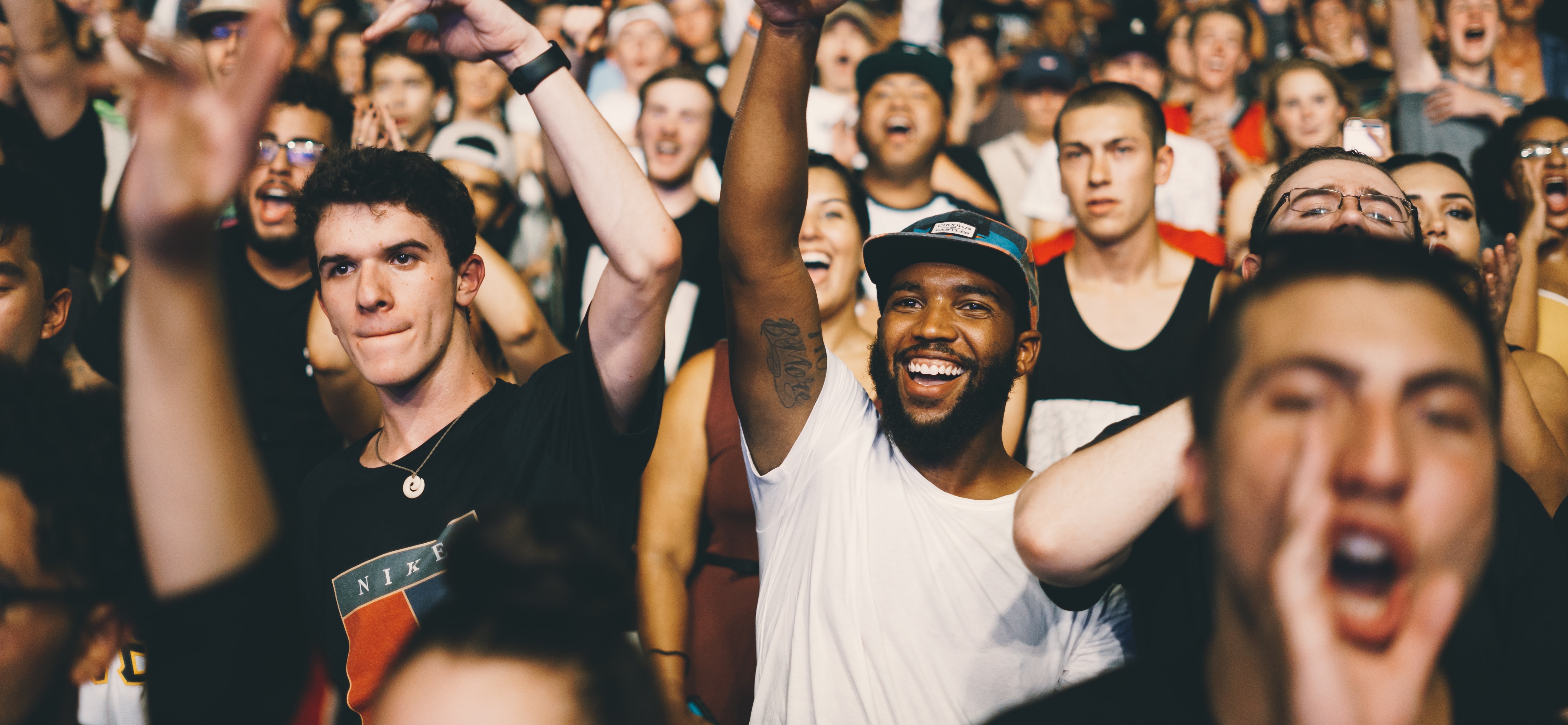 une foule heureuse lors d'un concert